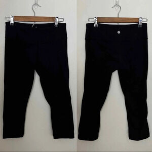 Lululemon • Black Crops
